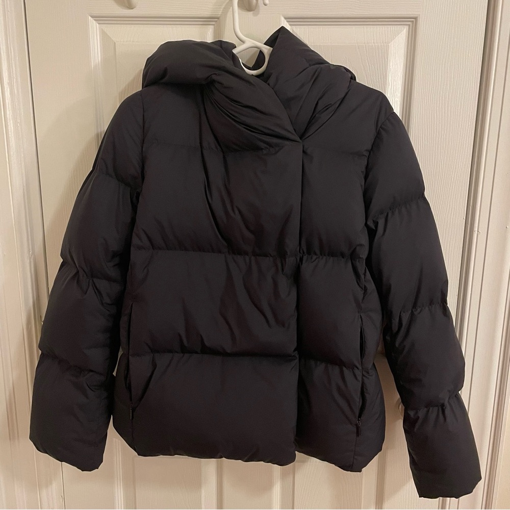 Aritzia Babaton Duvet Puffer Short in Black